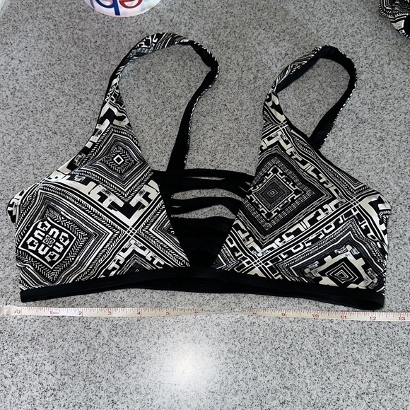 REVERSIBLE GEO Print Bikini Medium - Picture 10 of 10